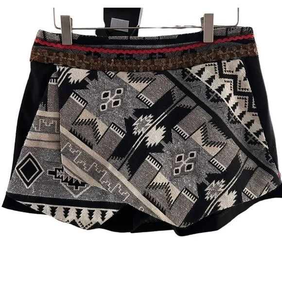Graphic Skort - Aztec Pattern by Rinascimento - Picture 2 of 9